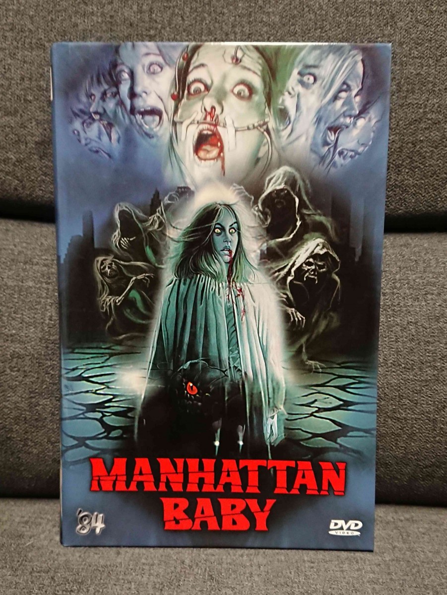 MANHATTAN BABY - Uncut Fassung - GR. HARTBOX - Cover D - 84 - Weißmuster