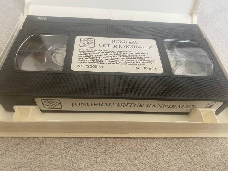 Jungfrau unter Kannibalen - Astro VHS 