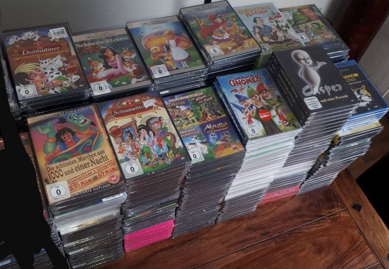 Ein Konvolut Jugendfreier DVD's und CD's (über 400 Stück) (NEU und OVP) 