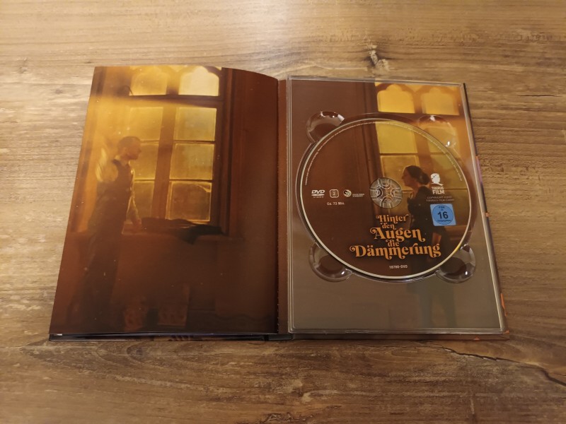 Hinter den Augen die Dämmerung Mediabook Blu Ray Disc & DVD 