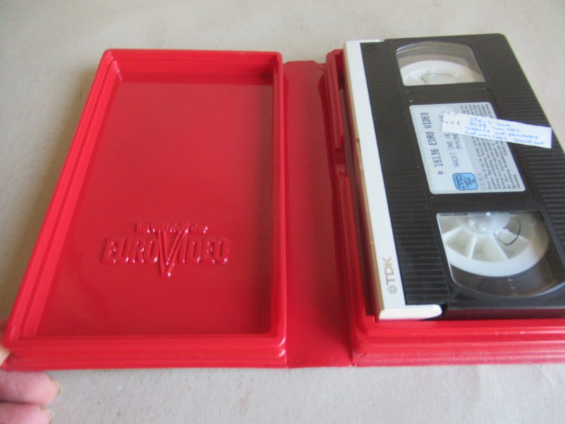 altes VHS video NACKT UND HEISS AUF MYKONOS nur auf vhs kaufen Filmundo.de